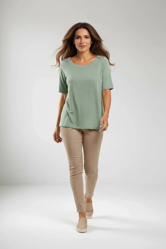 Polera Lisa Escote Bote Con Botones